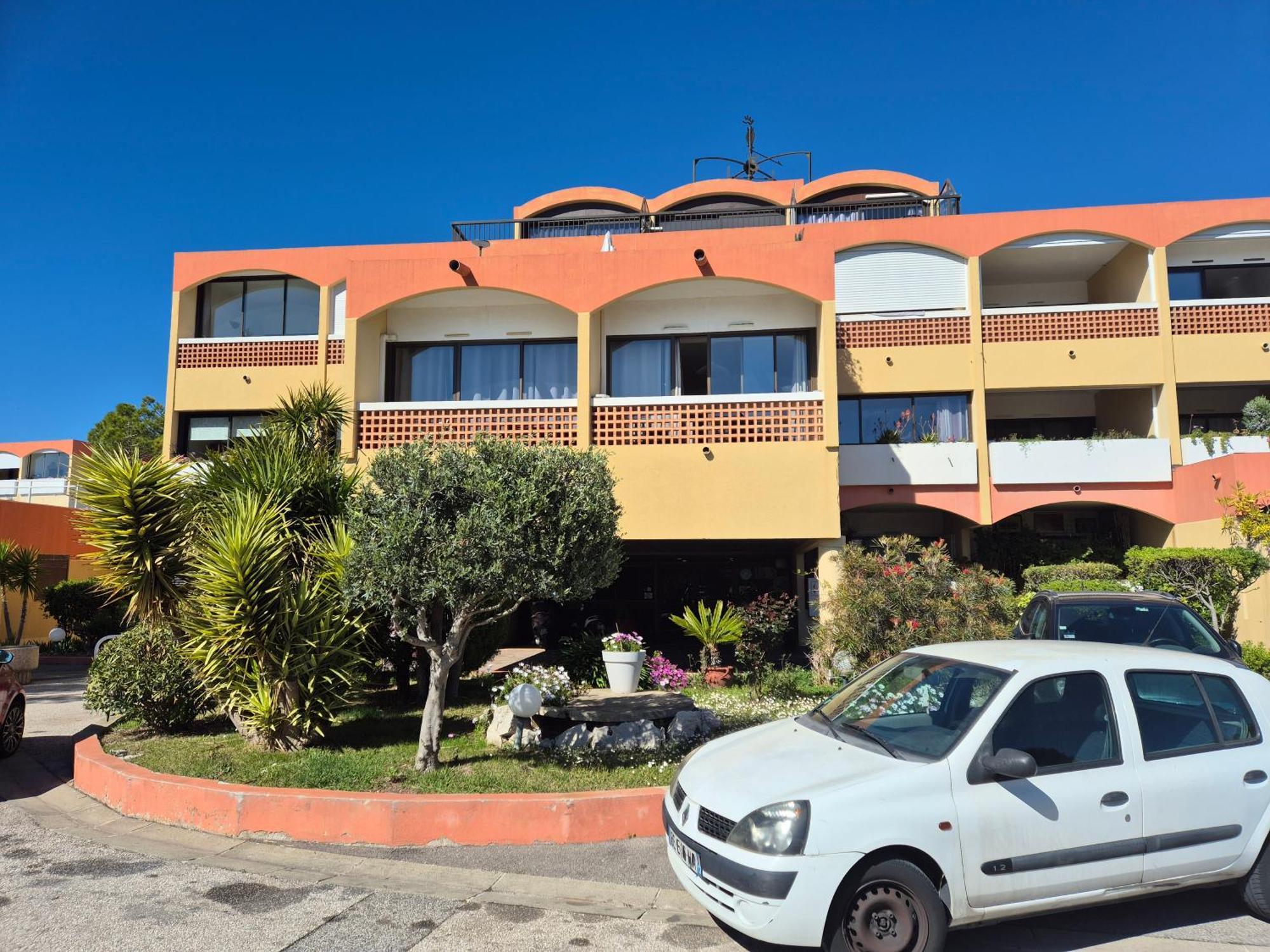 Les Terrasses De Cassis Apartment Bagian luar foto